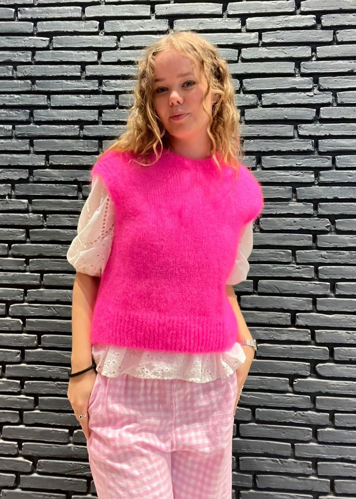 Øst London Monika Cropped Mohair Vest - Neon Pink