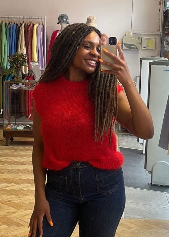 Øst London Monika Cropped Mohair Vest - Red