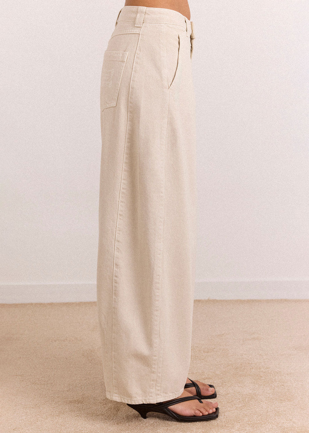 Damson Madder Hand in front pocket, side hip view with the slanted entry