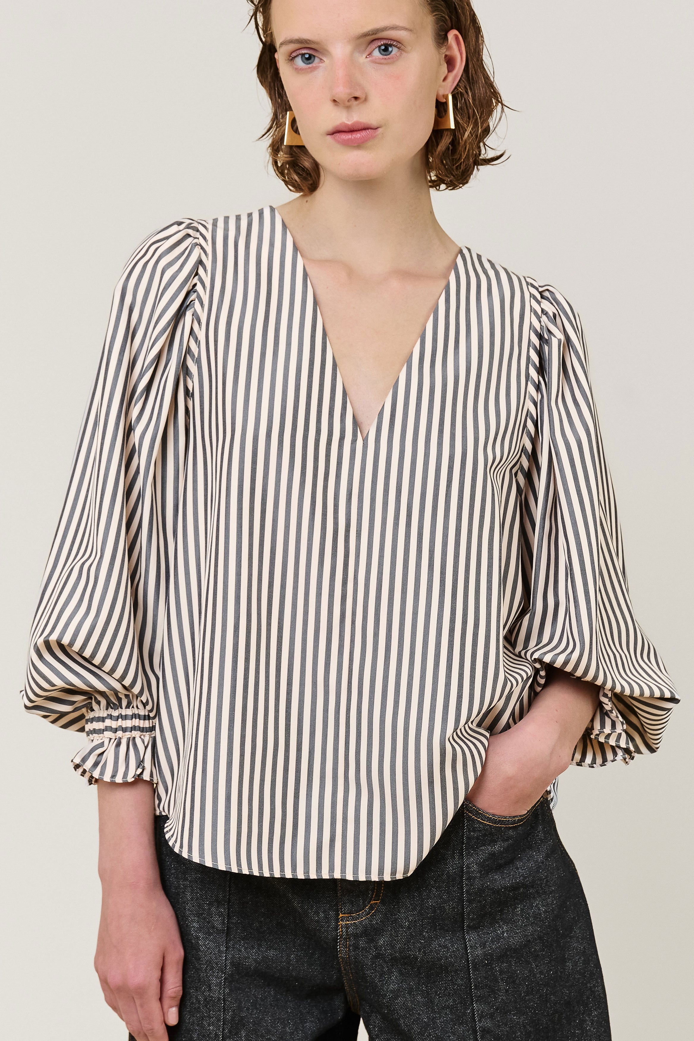 VI.VE.RE Remi V-Neck Stripe Top - Black Cream