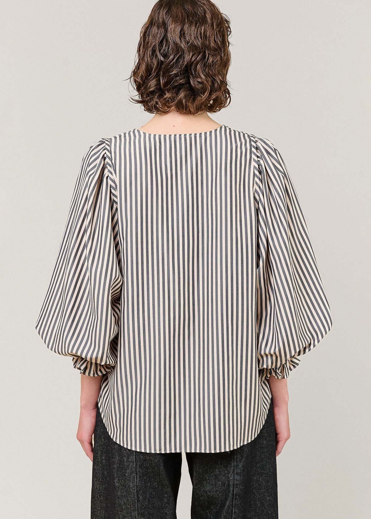 VI.VE.RE Remi V-Neck Stripe Top - Black Cream