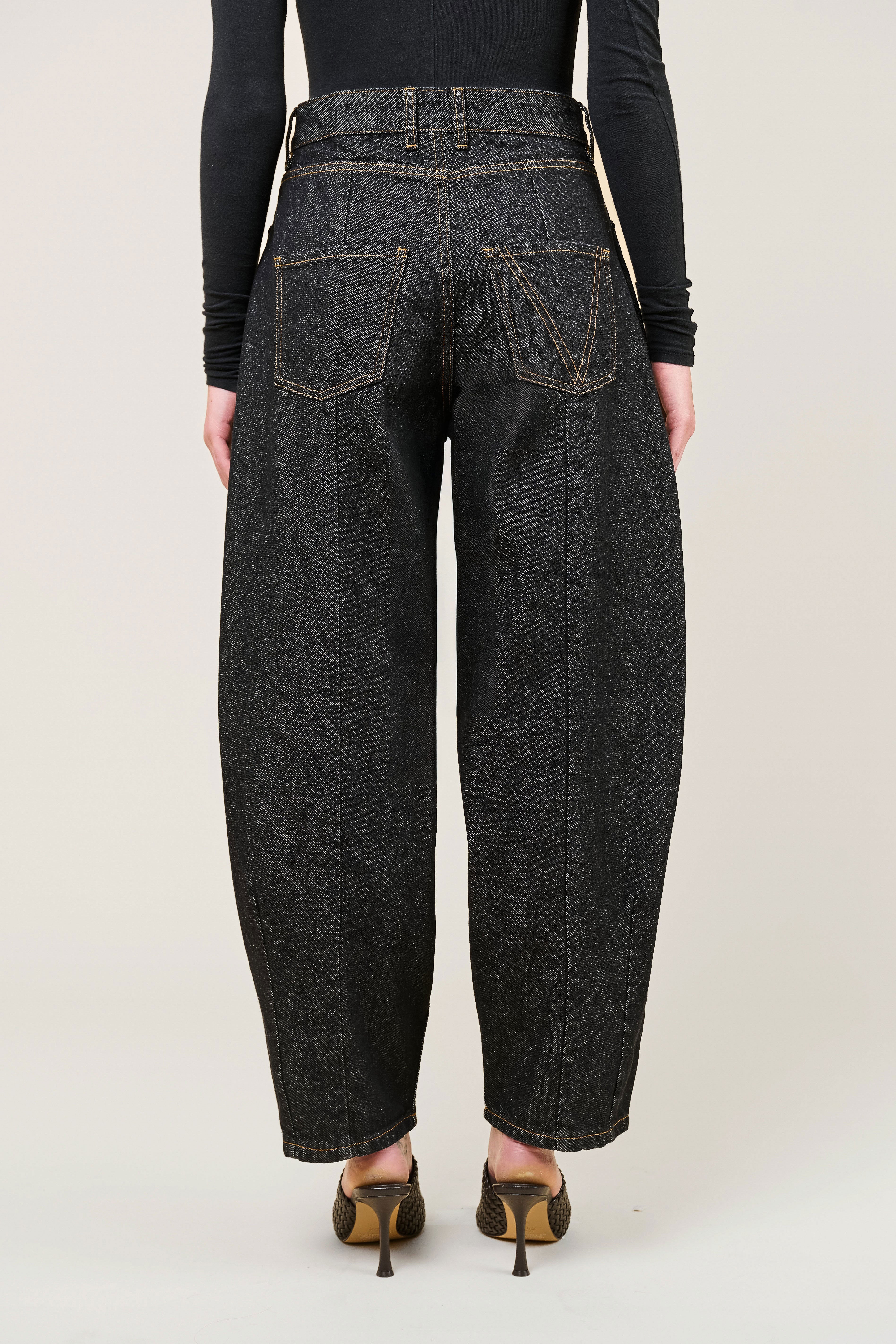 VI.VE.RE Naya Barrel Leg Jeans - Black