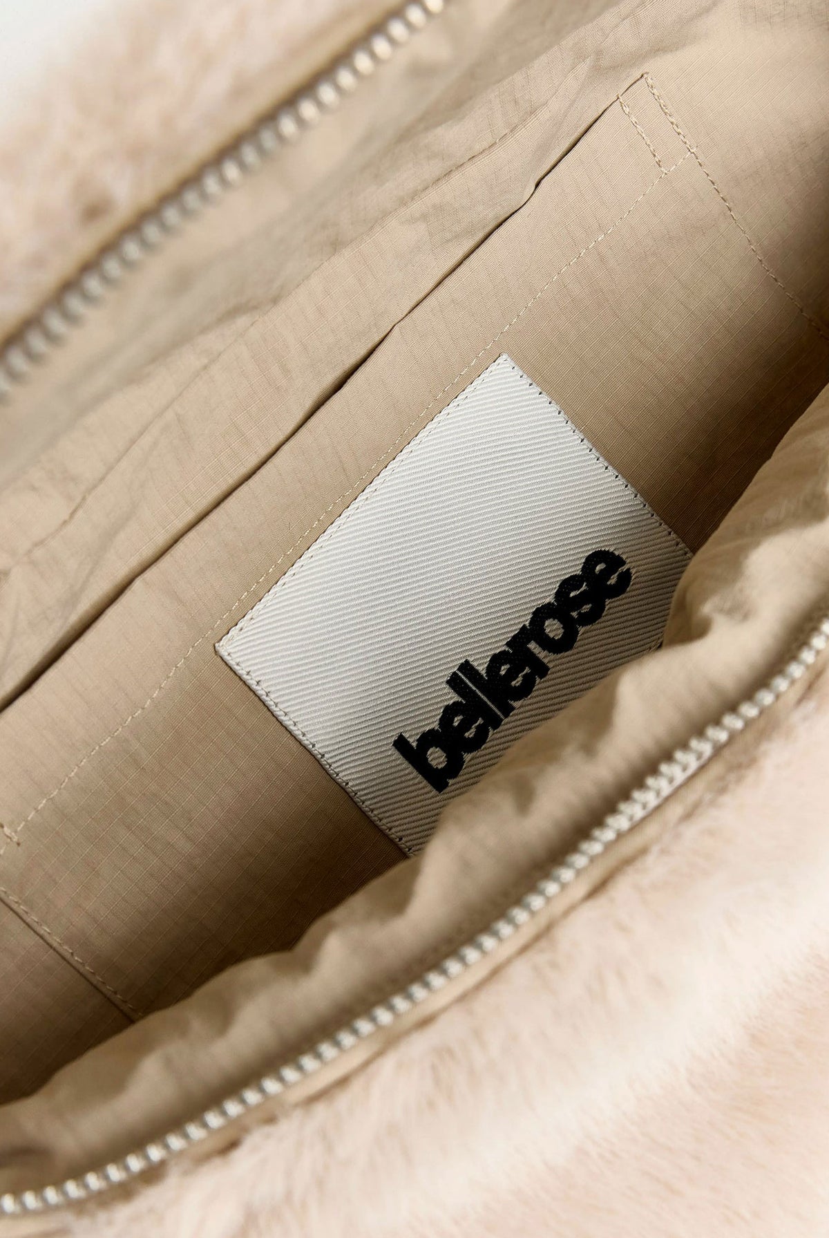 Interior in beige nylon with the woven Bellerose label