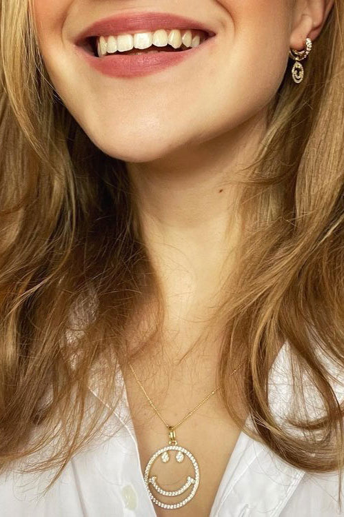 Atelier18 Zirconia Smile Pendant with 32" Belcher Chain