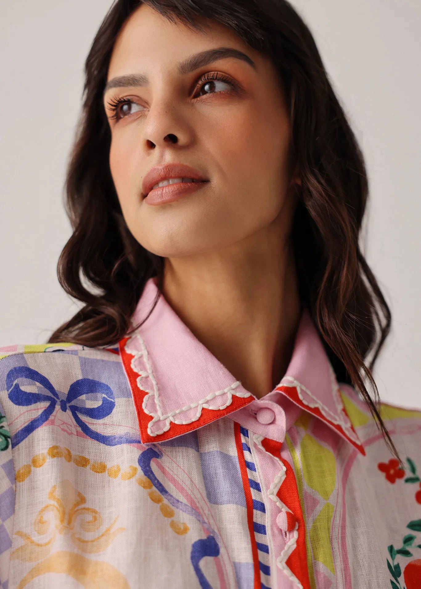 NOIB Collar detail in pink linen with white scalloped embroidered edging