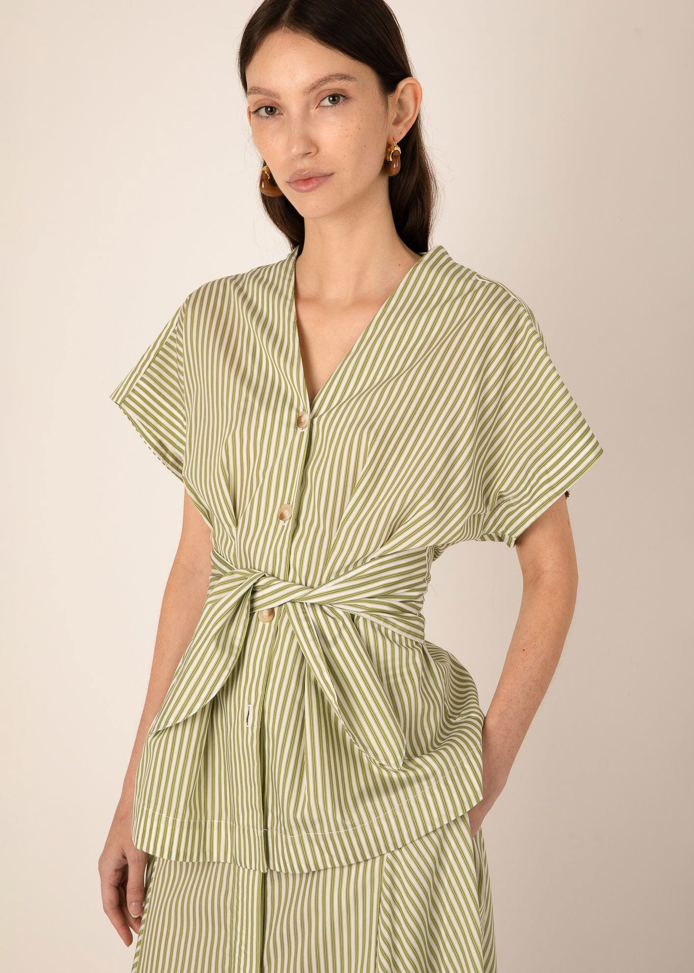 VI.VE.RE Reese V-Neck Waisted Top