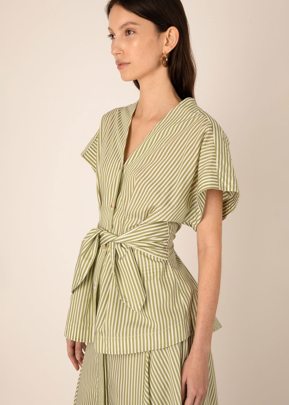 VI.VE.RE Reese V-Neck Waisted Top