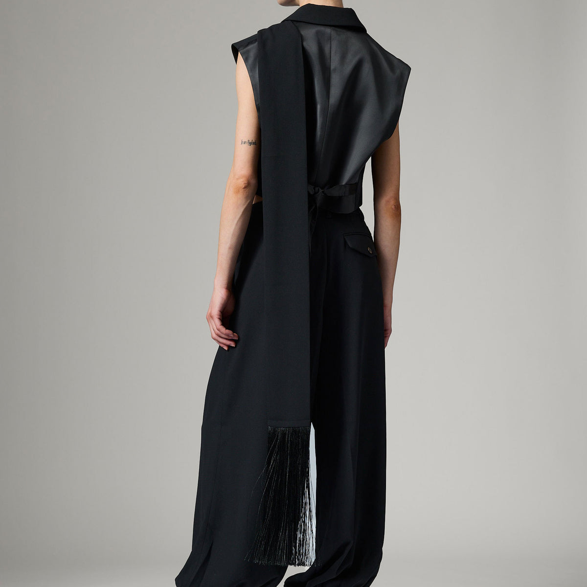 DAY Birger et Mikkelsen Tory black gabardine scarf, draped down the back with a long fringed end