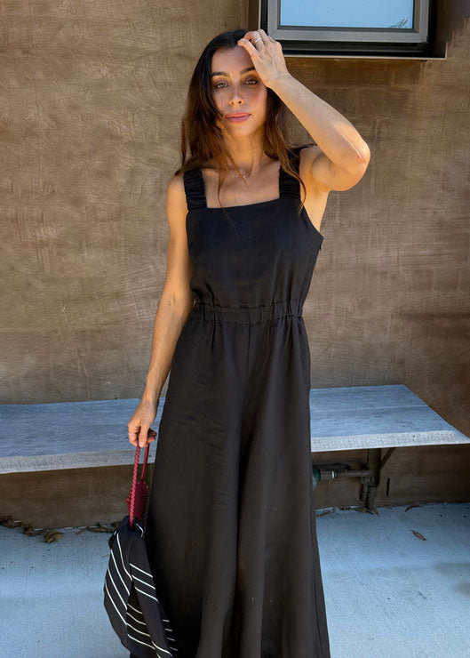Lilly Pilly Customer photo styled with a striped market tote outside