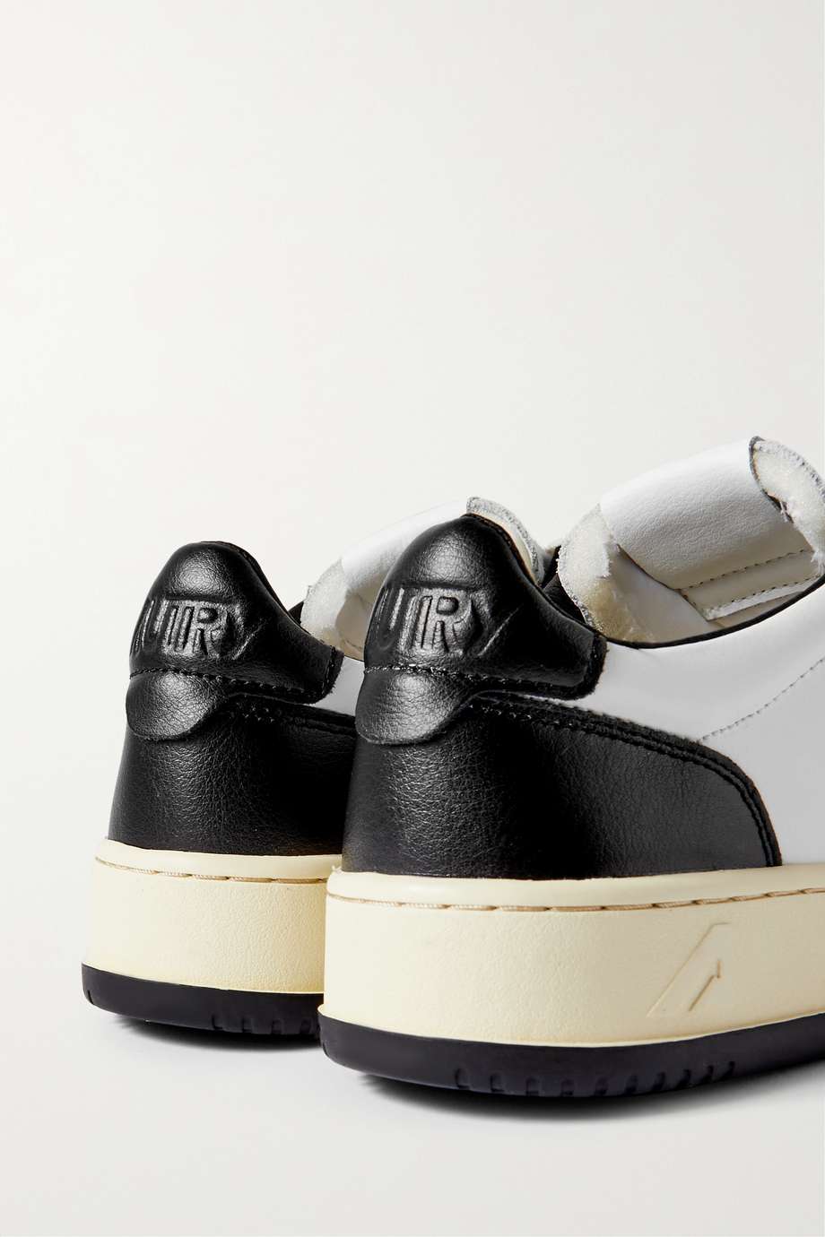 Autry - Medalist Low Leather - Black and White
