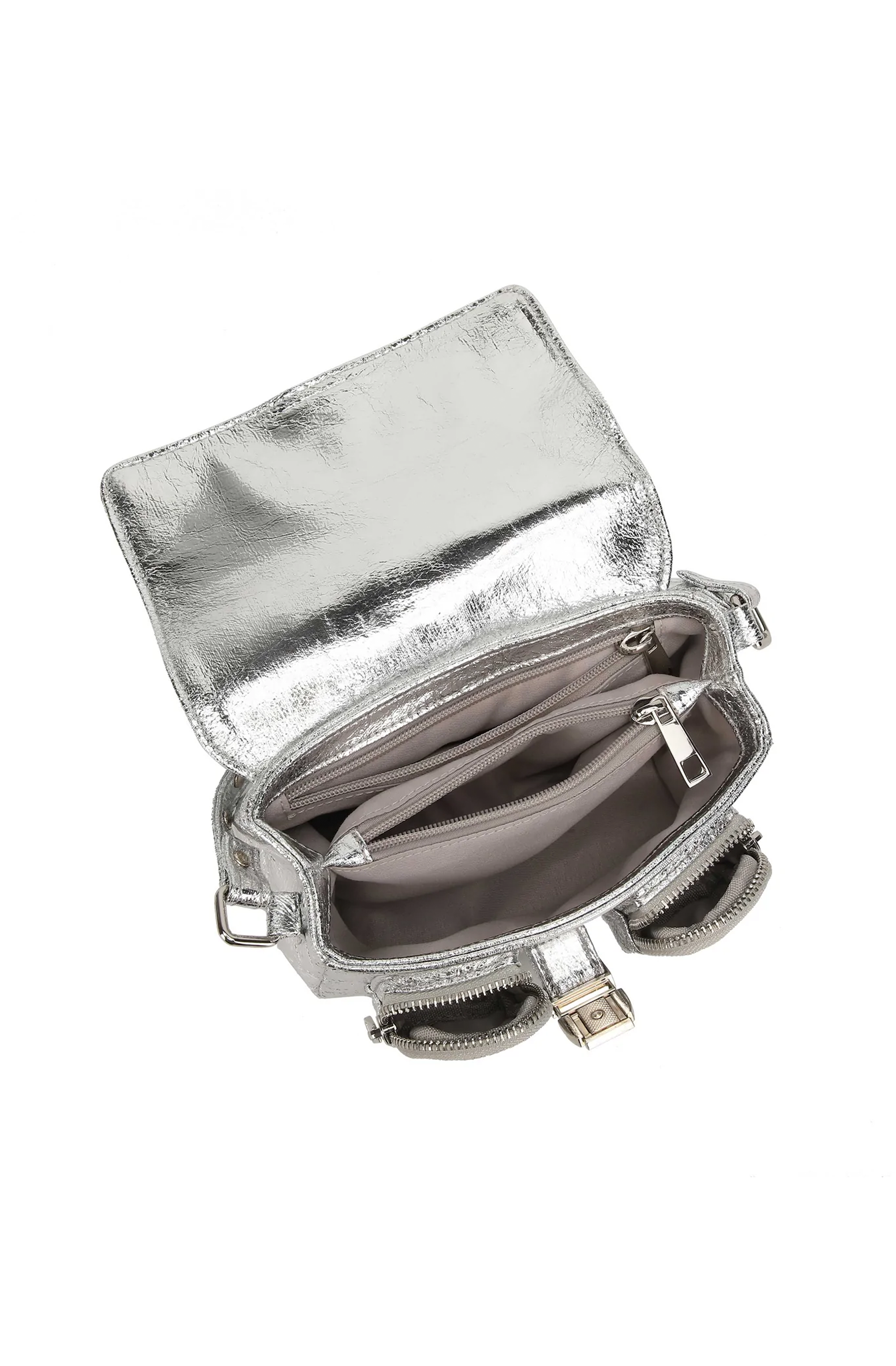 Mini Hilma cross bosy bag by Nunoo closes with a buckle. The bag has two open compartments. The bag comes with a chain and an adjustable strap.
