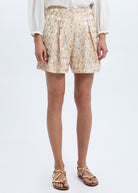 Hip-down front detail, sharp front pleats and central button fastening