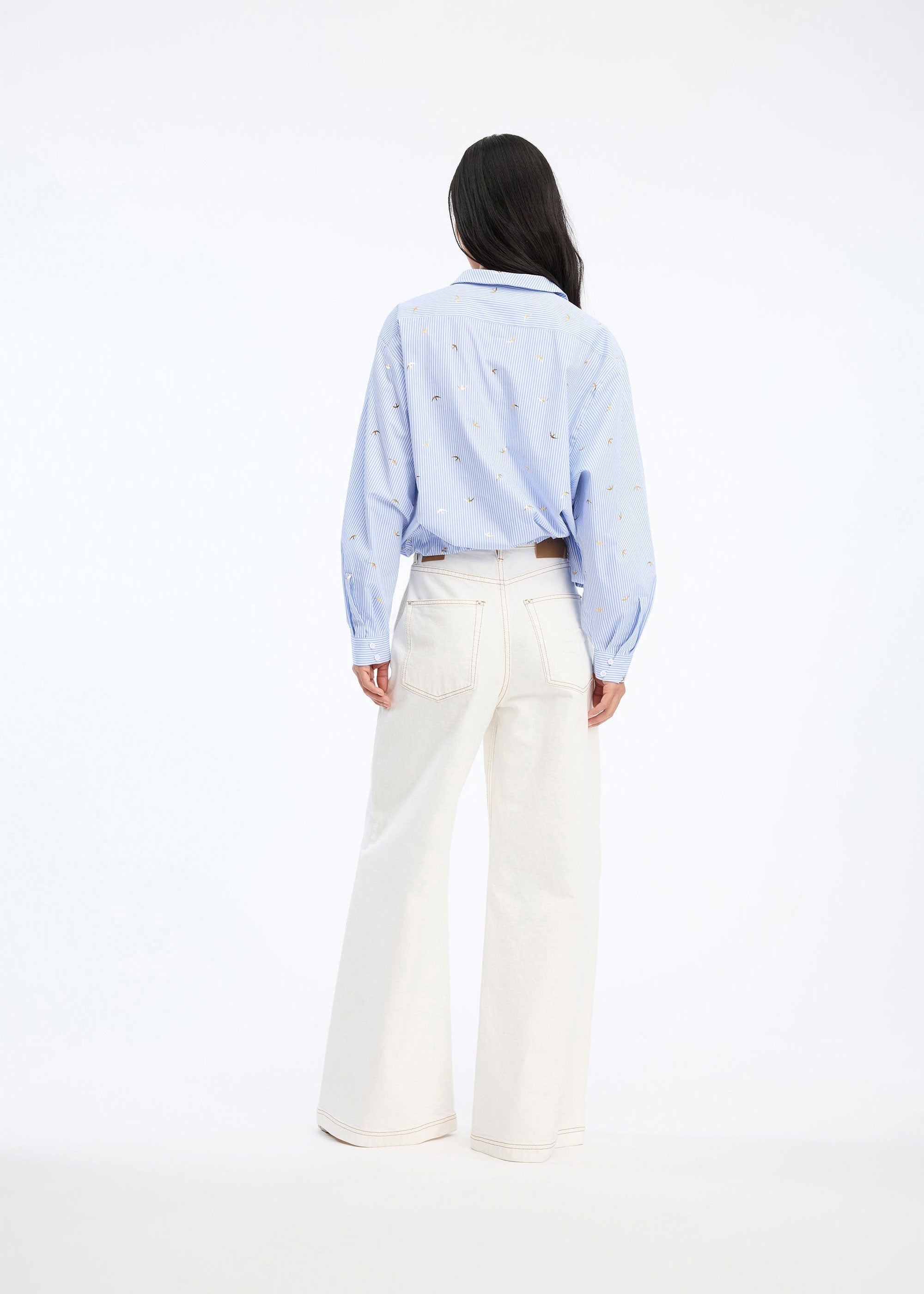 Munthe Back view, relaxed fit over white wide-leg trousers