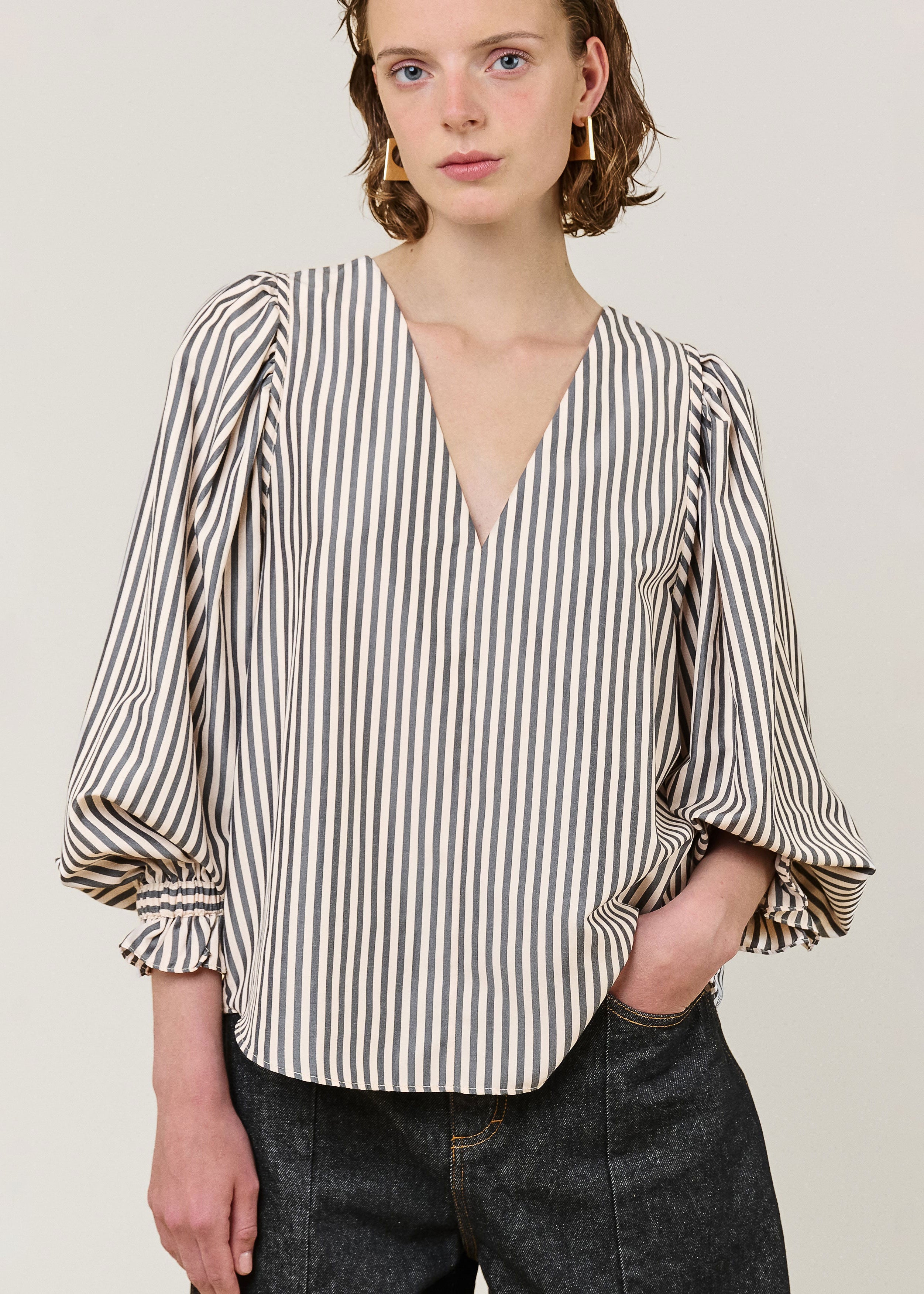 VI.VE.RE Remi V-Neck Stripe Top - Black Cream