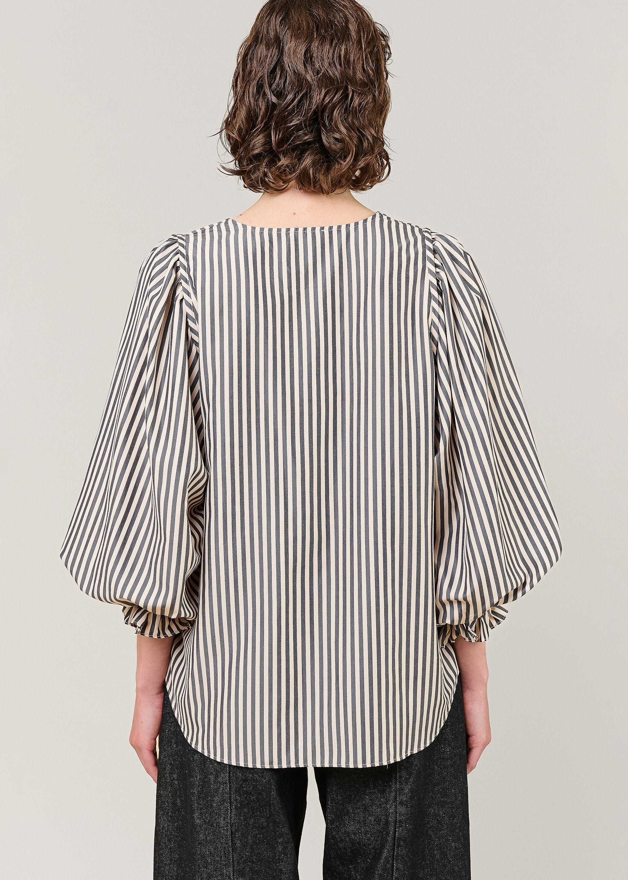 VI.VE.RE Remi V-Neck Stripe Top - Black Cream