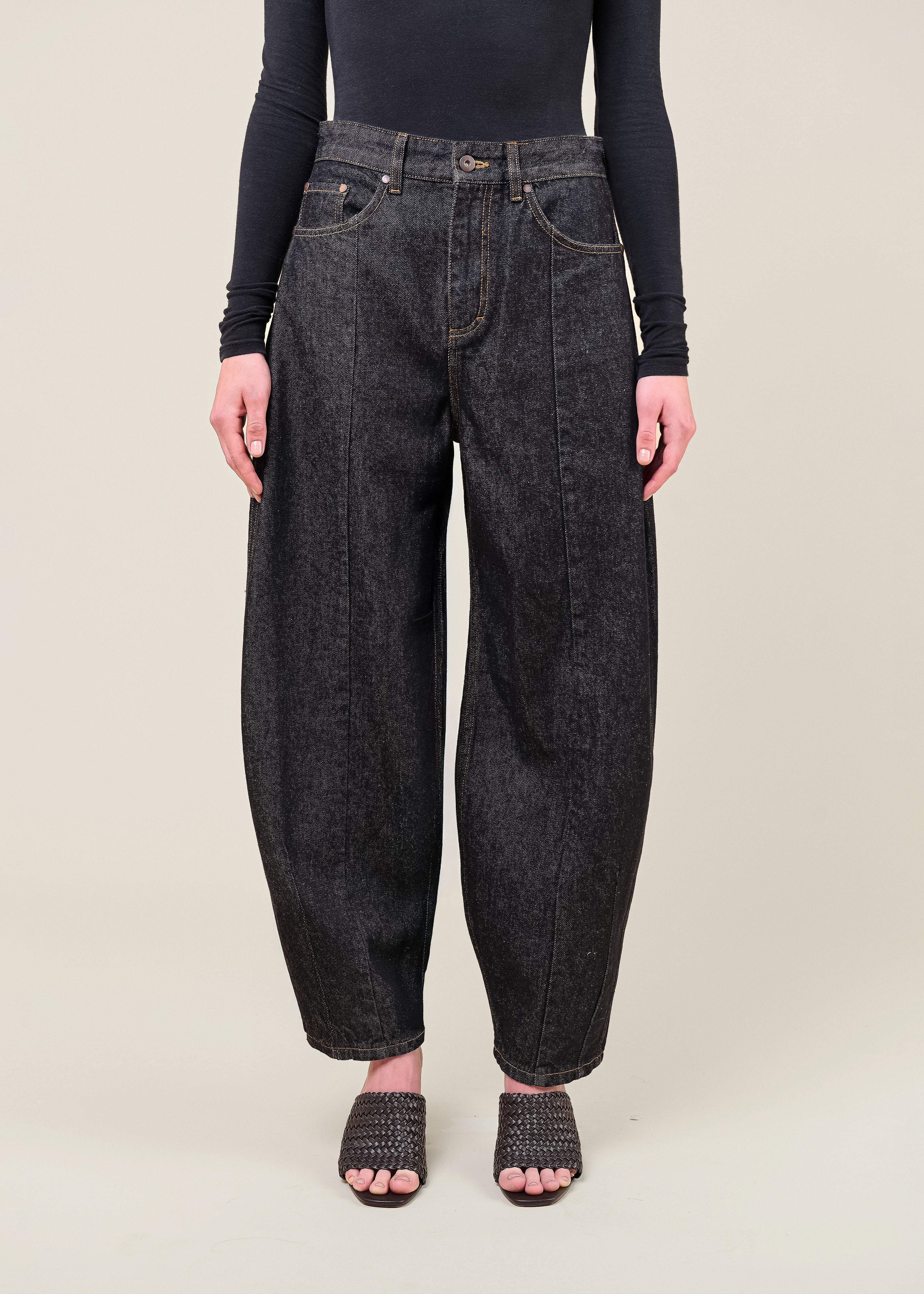 VI.VE.RE Naya Barrel Leg Jeans - Black