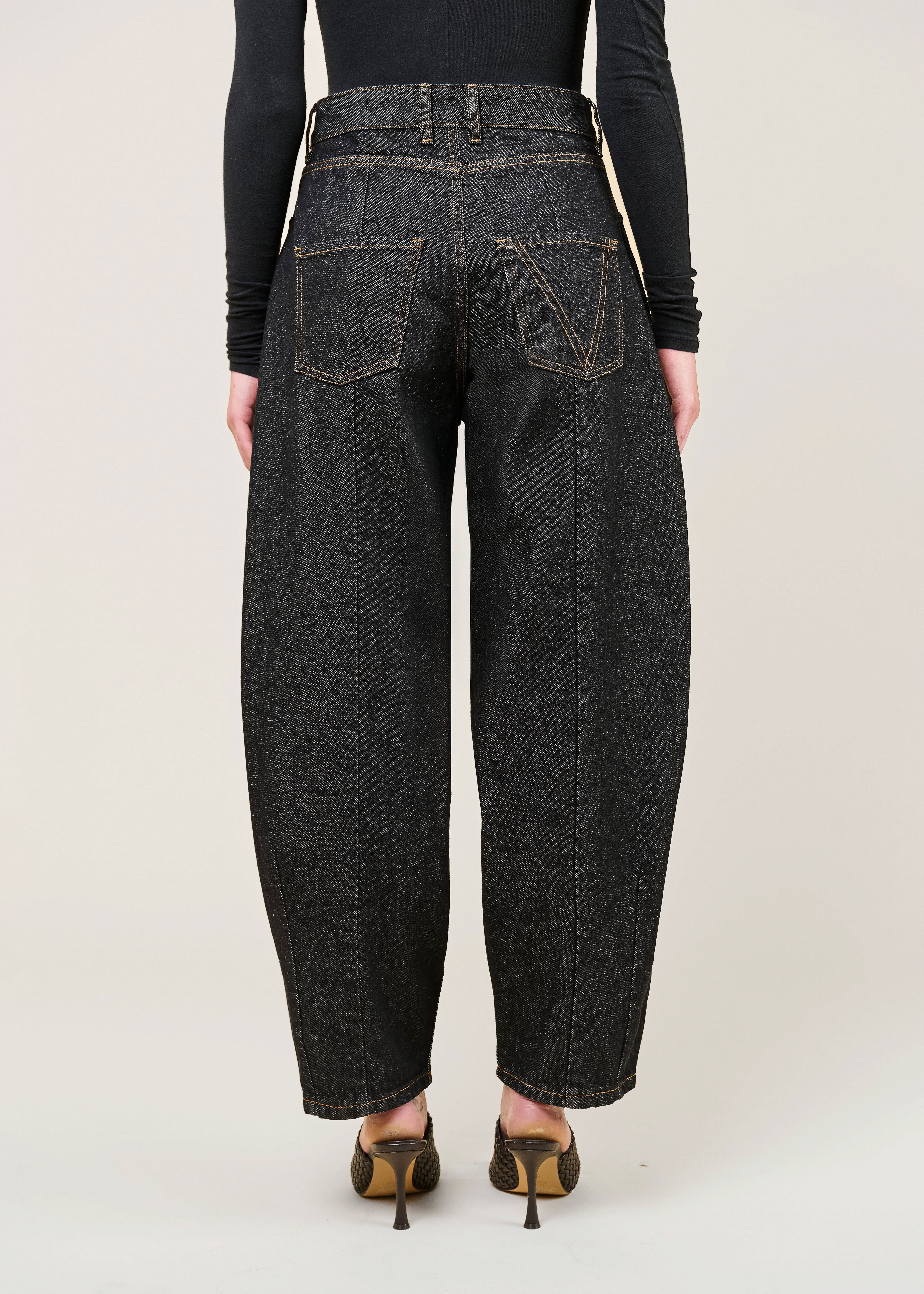 VI.VE.RE Naya Barrel Leg Jeans - Black
