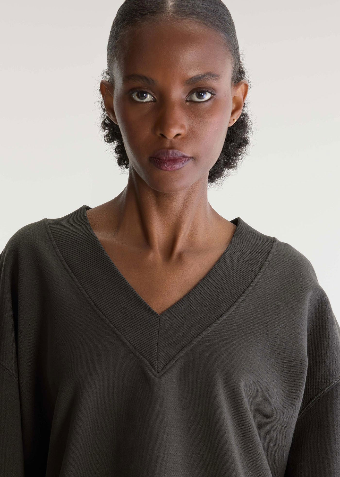 Bellerose Sula Cropped V-Neck Sweatshirt