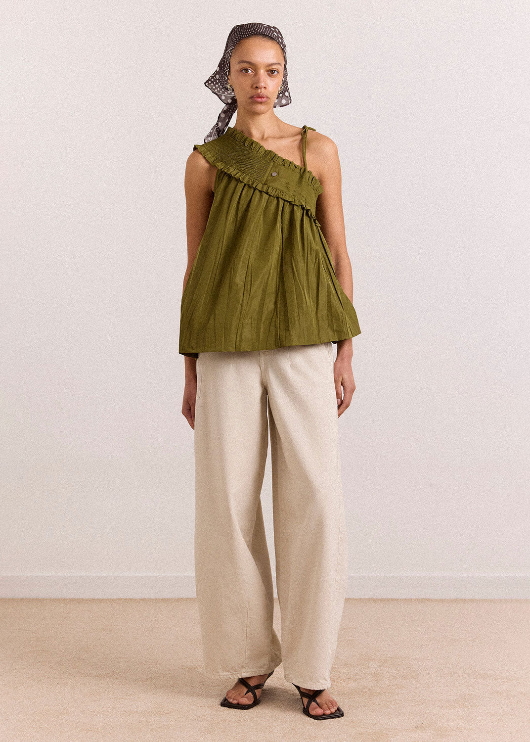 Damson Madder Damson Madder Barrel Erika jeans in stone wash, soft barrel leg with mid-waist styled with an olive cami