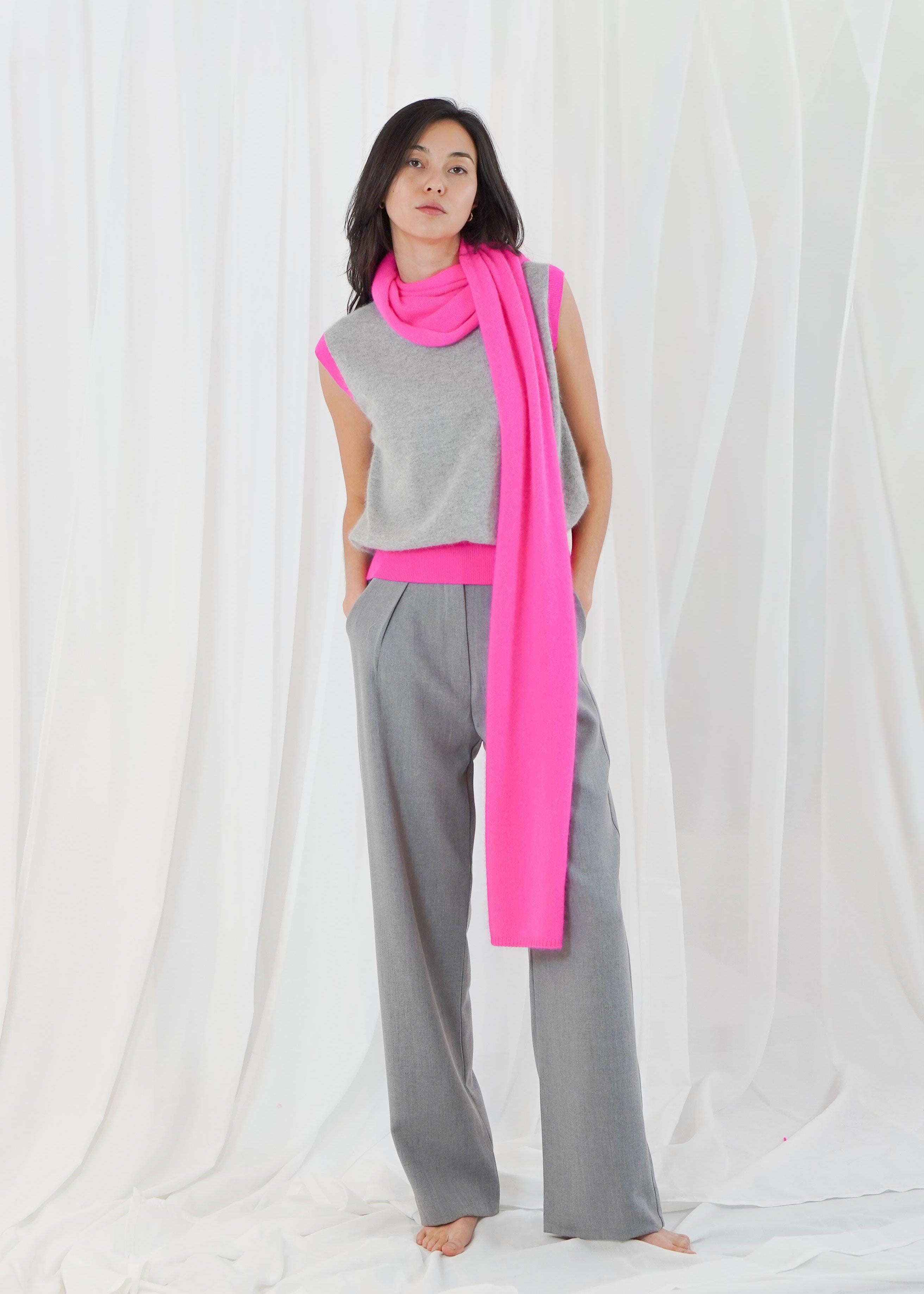TWNS Vail Scarf - Neon Pink