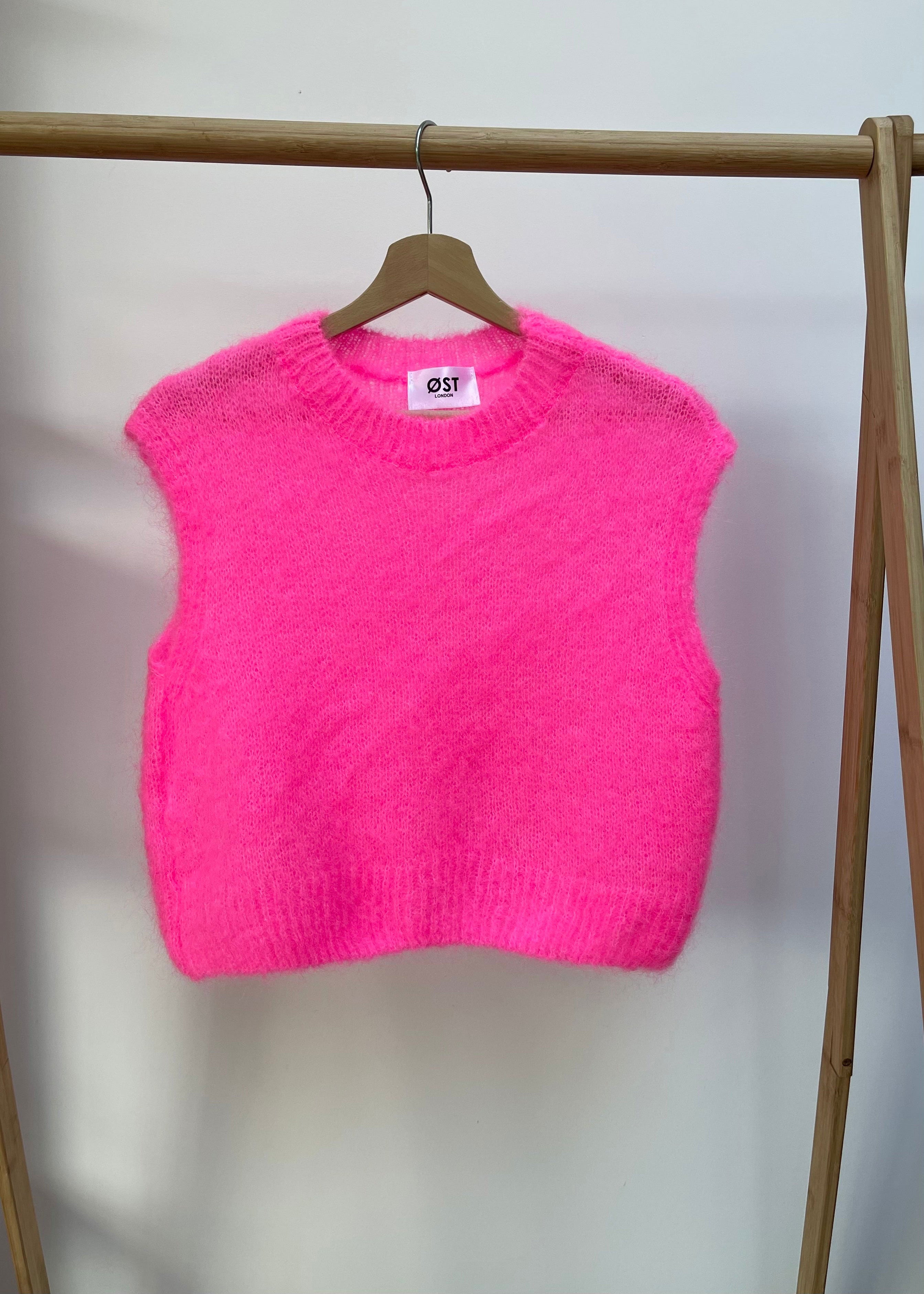 Øst London Monika Cropped Mohair Vest - Neon Pink