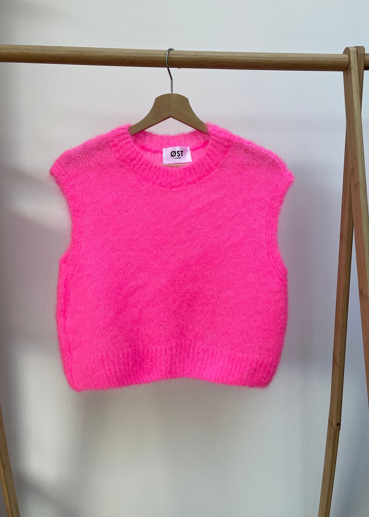 Øst London Monika Cropped Mohair Vest - Neon Pink